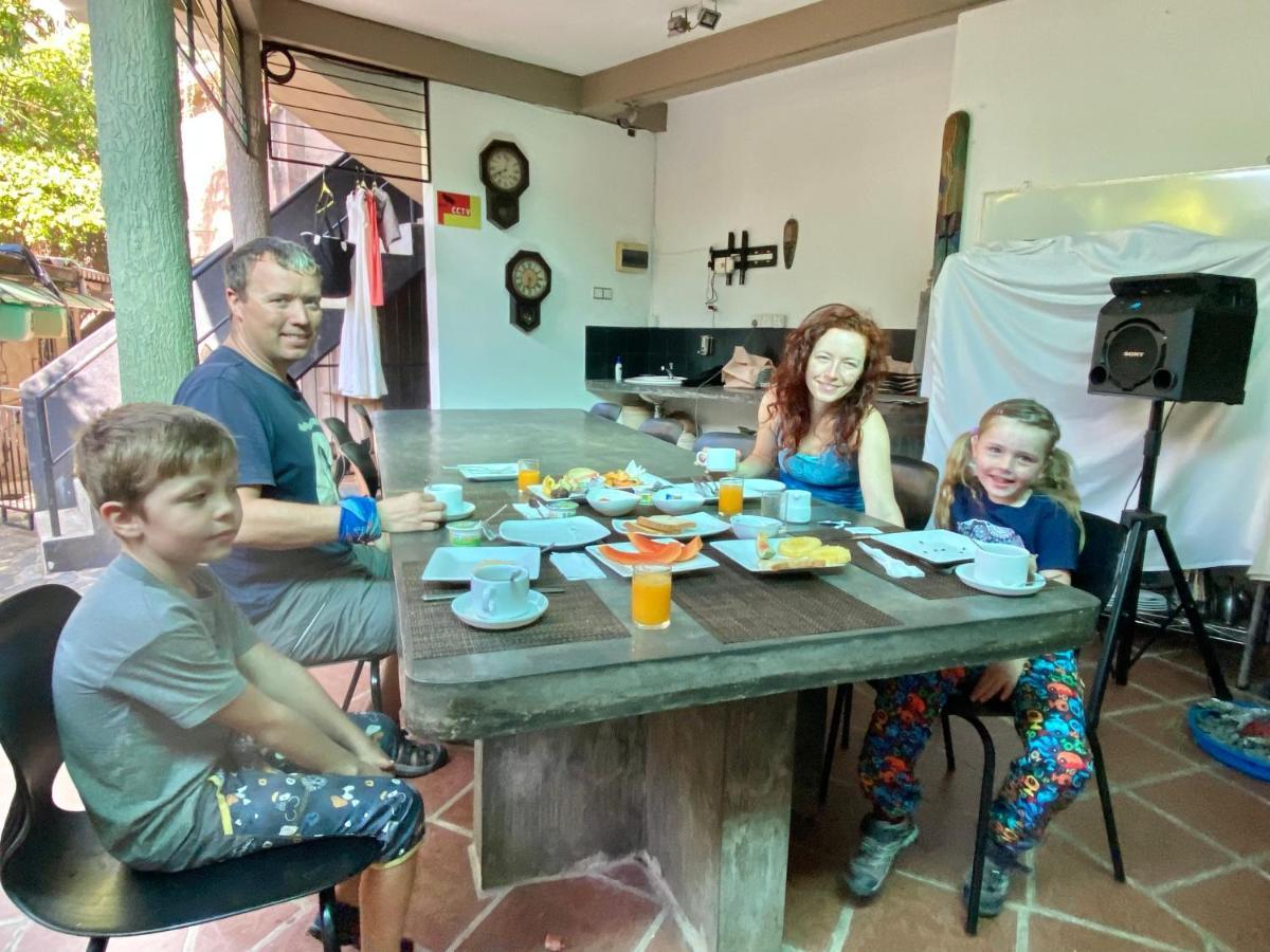 קנדי Settle Inn Tourist Lodge מראה חיצוני תמונה