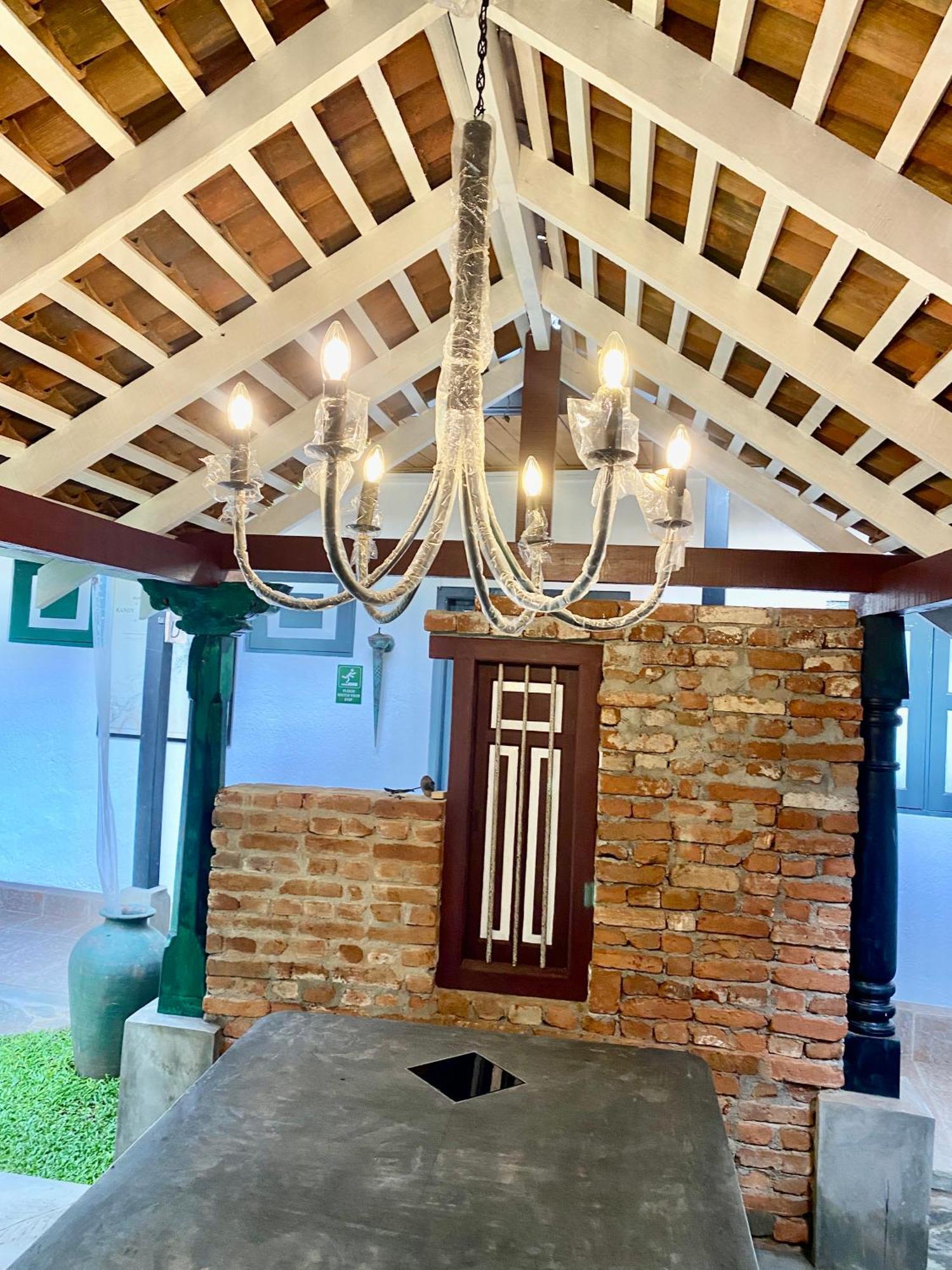 קנדי Settle Inn Tourist Lodge מראה חיצוני תמונה